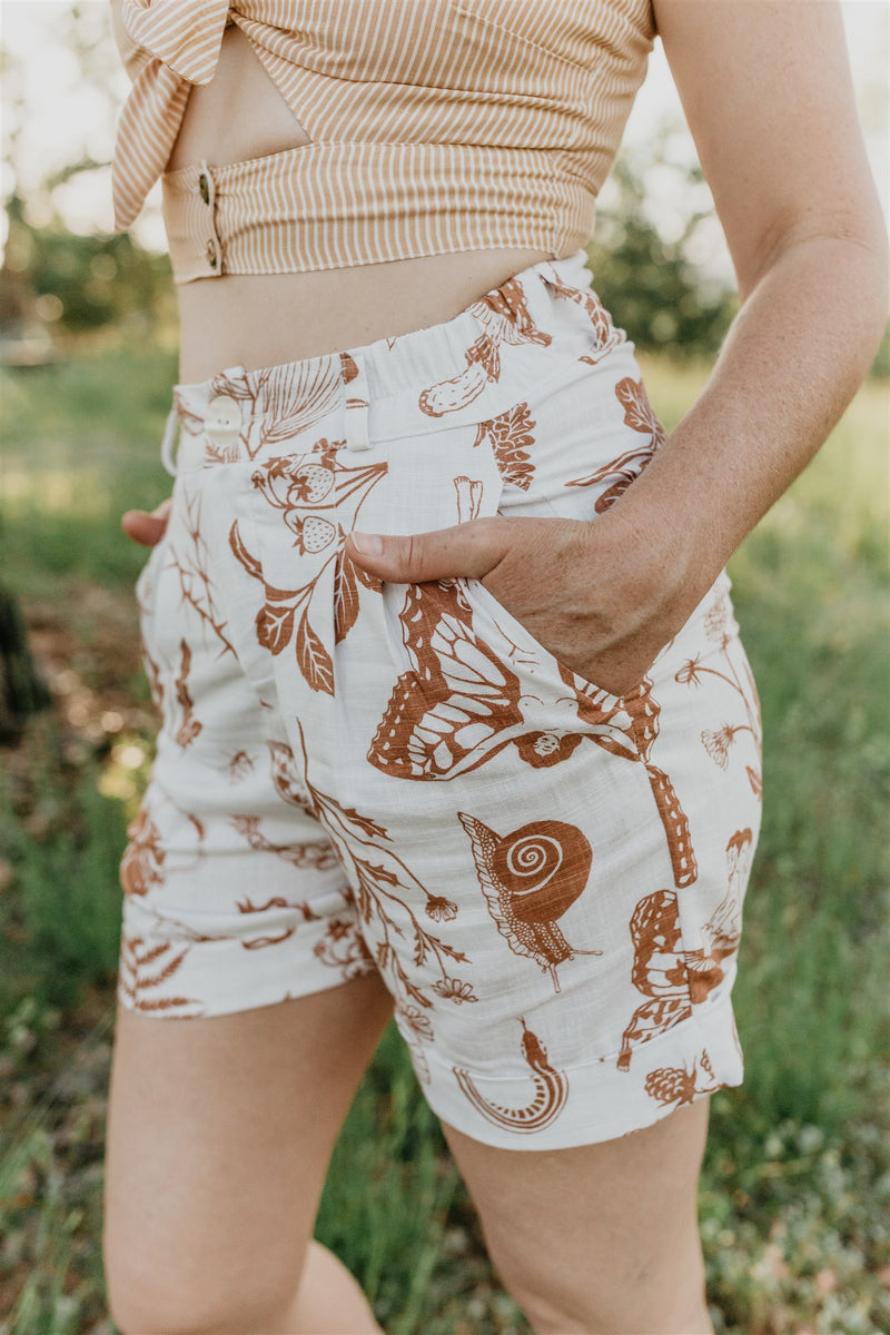 Perfect Shorts in Oat Woodland Wonder