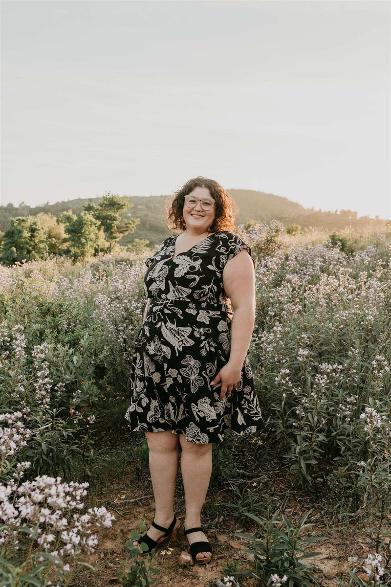 Spicy Xena in Black Woodland Wonder