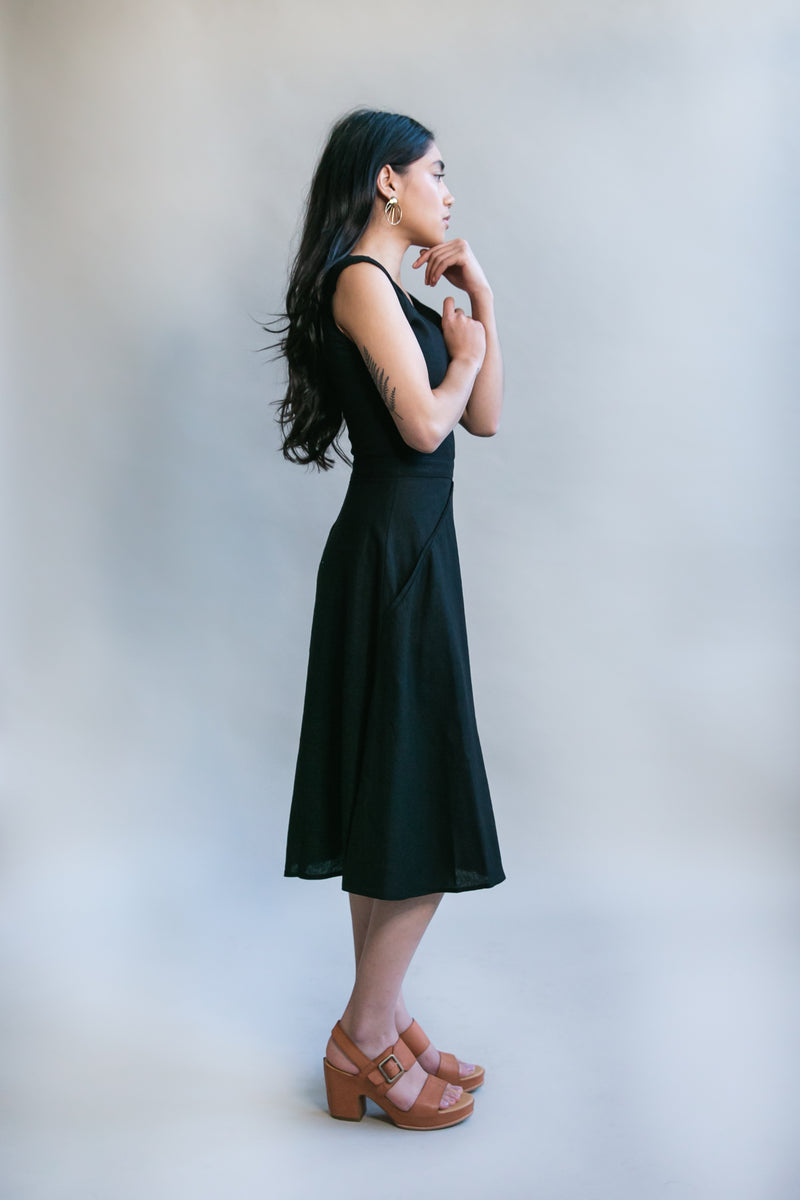 Xena Dress in Black Linen