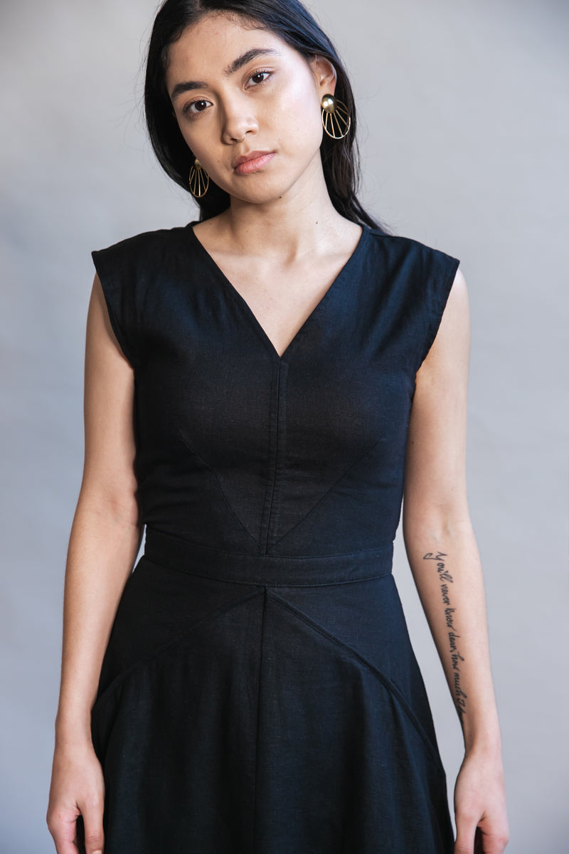 Xena Dress in Black Linen